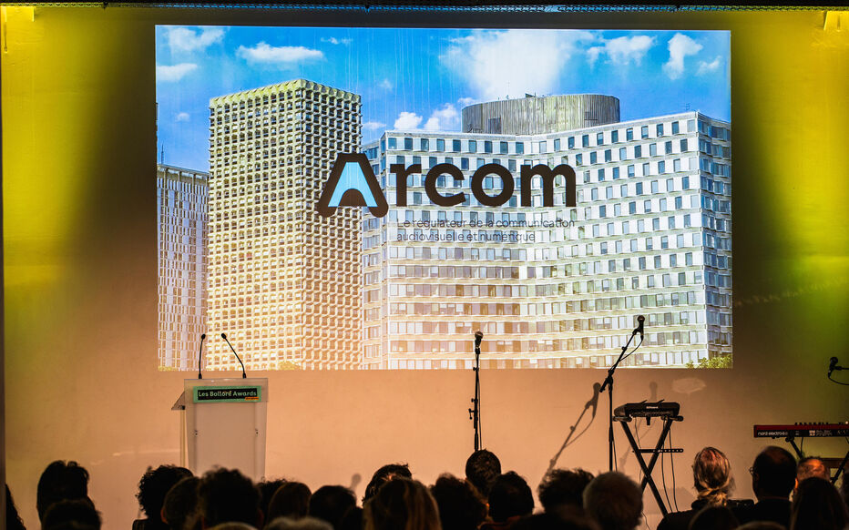 Le président de l’ARCOM admet la partialité du service public audiovisuel